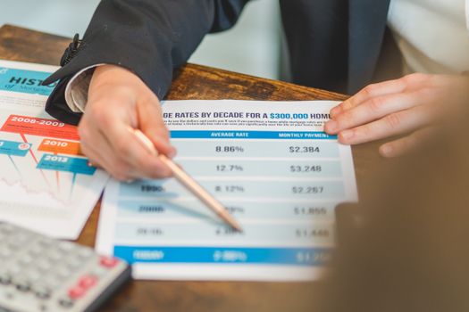 Faktoring nebo Půjčka? Rozhodující faktory pro vaše podnikání